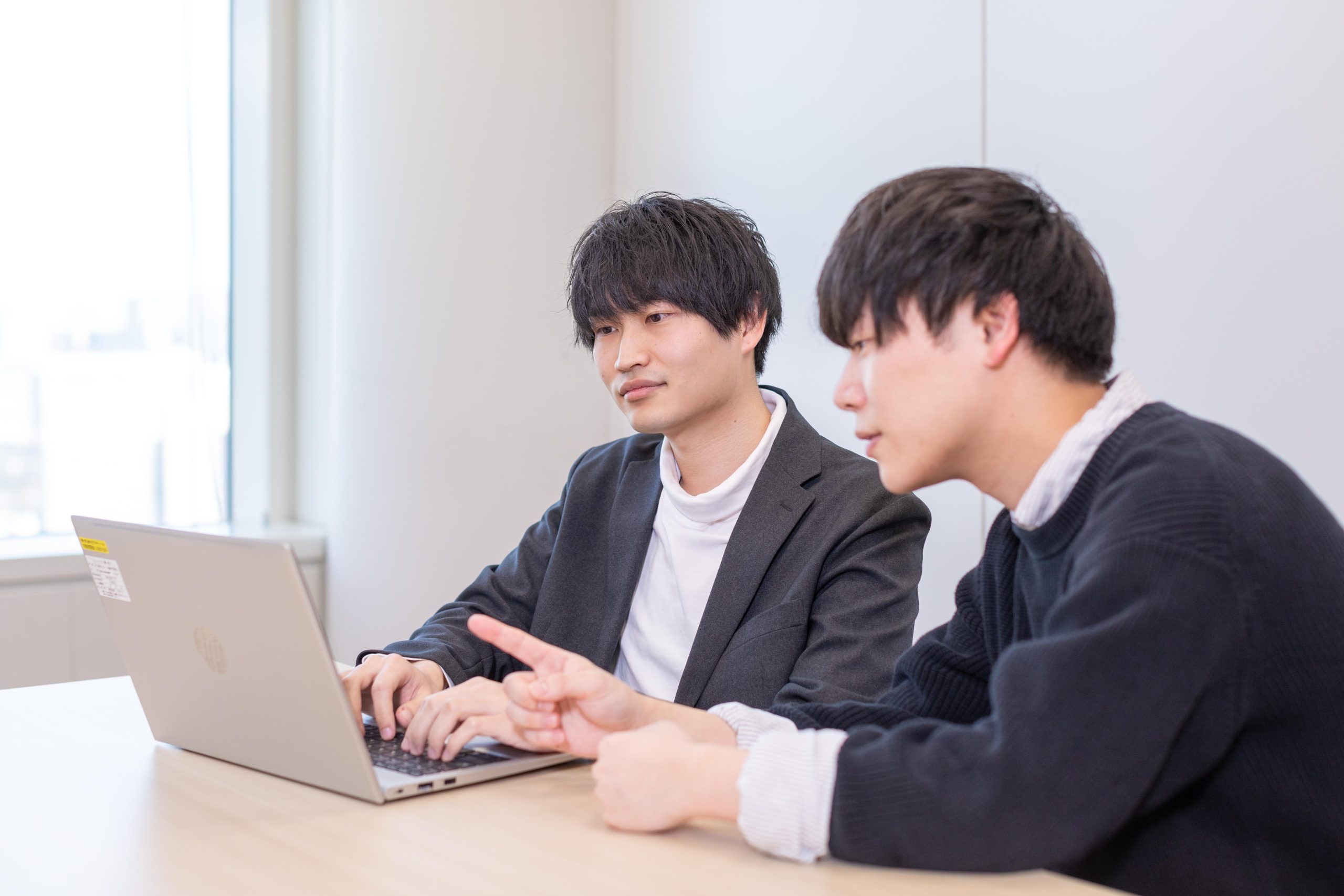 ラキールの社員長嶋さんの業務中の写真
