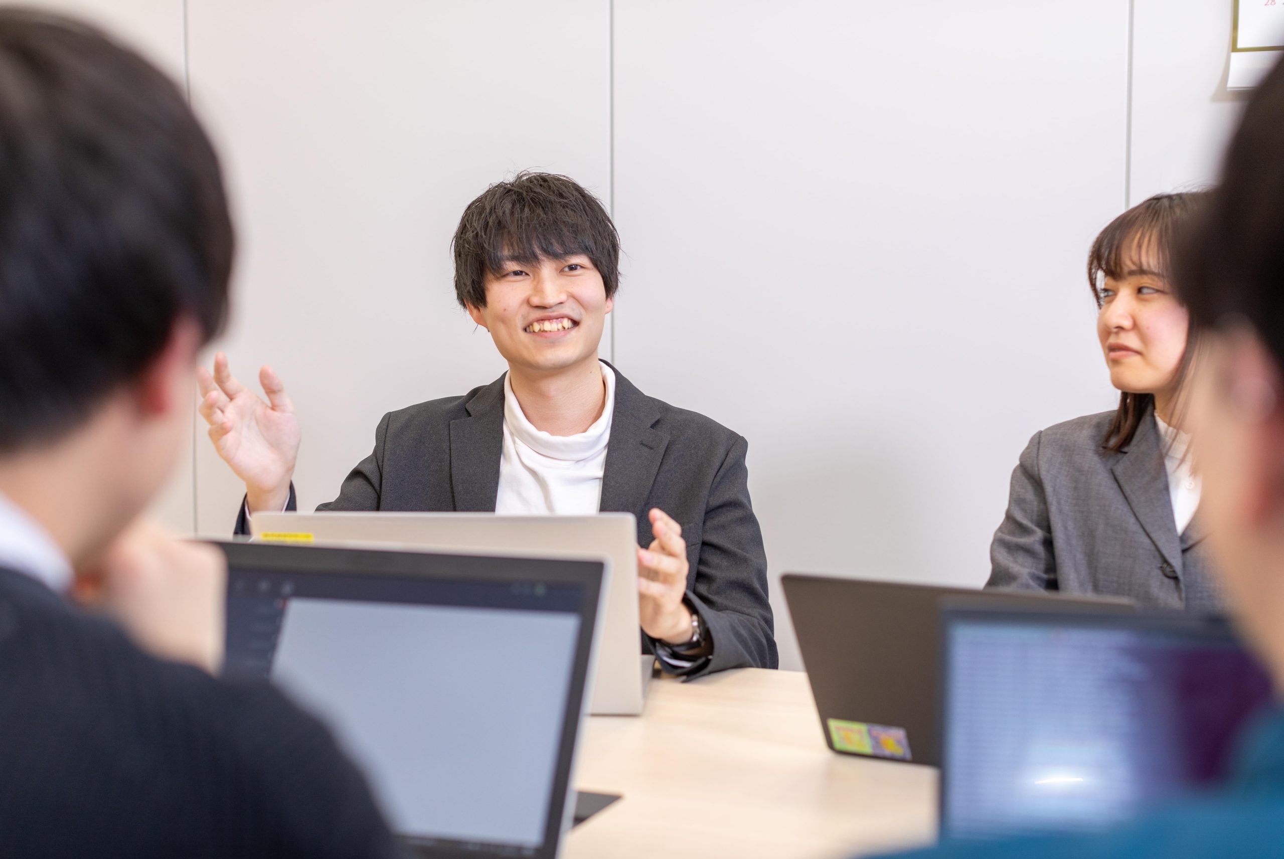 ラキールの社員長嶋さんの業務中の写真